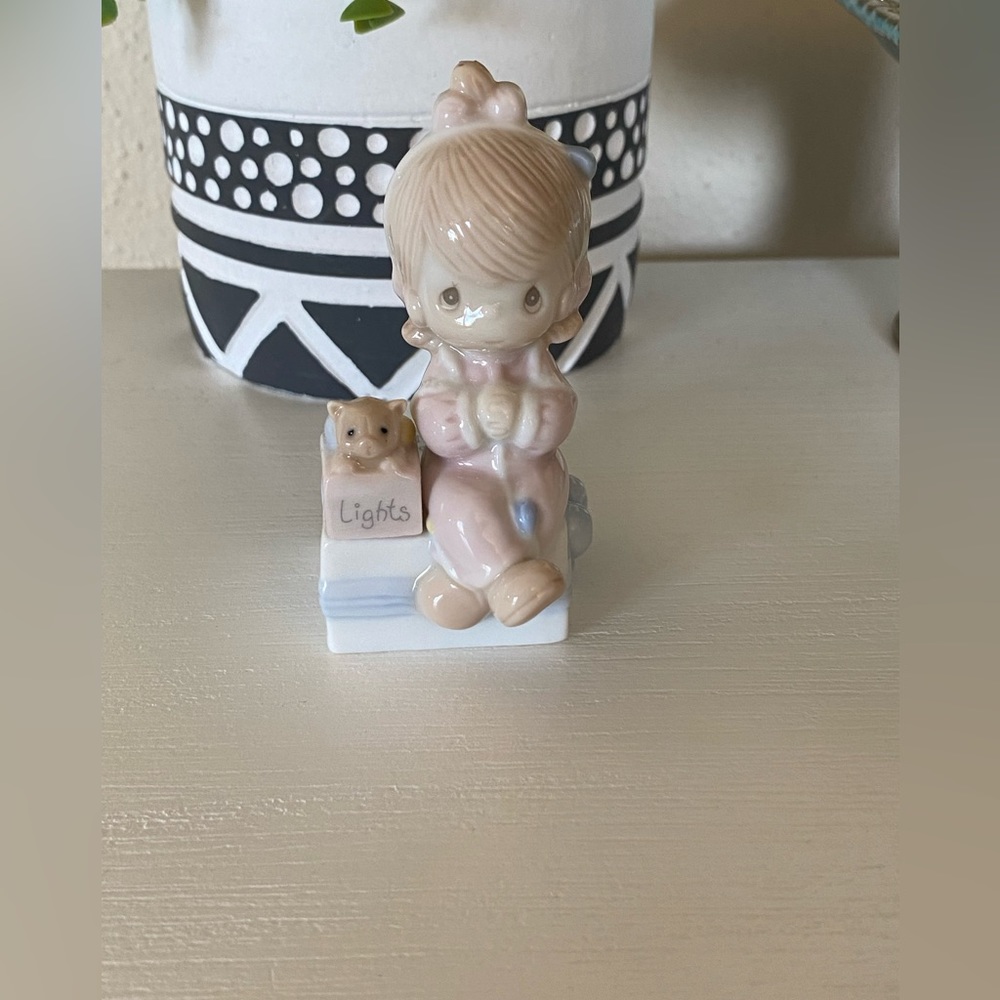 1994 Precious Moments - May Your Christmas be Delightful Musical Figurine- Girl